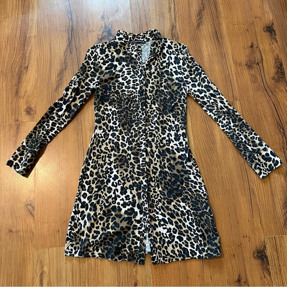 Abercrombie and Fitch
Animal print 
Button up
Shirt dress
Size S